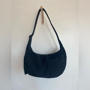 BAGGU • Medium Crescent • Black